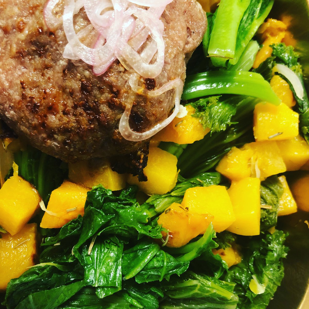 Honey Mustard Turkey Patty topped w/Pickled Shallots.  Served w/Mustard Greens & Butternut Squarrrrsh #detox #cleanse #seattleeats #mealdelivery #paleo #eliminationdiet #leakygut #healwithfood