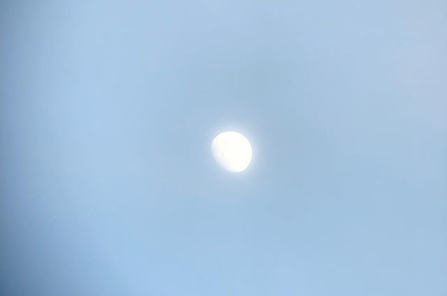 NatureGuyTy's tweet photo. I spy the moon! #FridayNight #Camping #Bonfire #Space #Moon #May25 #Nature #Love #WhatsOutThere #IveBeenMooned #waxinggibbous #83percentilluminated https://t.co/sb7Xb1oTL3 https://t.co/5R1W8VQPOn
