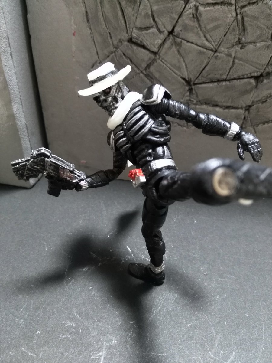 nmAZdIhQnMlSyh6's tweet photo. 掌動仮面ライダージョーカー改造
仮面ライダースカル　
ボスファイトスタジオ風に造ってみました。
#SHOOD 仮面ライダー　#仮面ライダーW
#仮面ライダースカル　#食玩
#ニチアサフィギュア改造部 
#造って遊ぼ 　#掌動研究会 https://t.co/3uBOXFhiwP