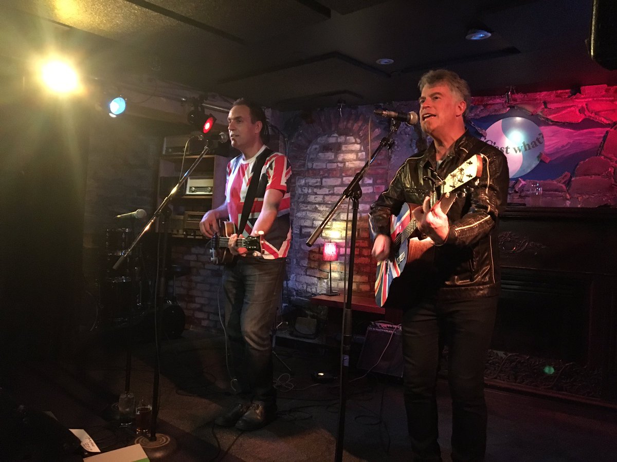 Camp_Oki's tweet photo. The wonderful @CocksureLads at @lonnyssmile @cestwhattoronto https://t.co/BgxDHw7MeP