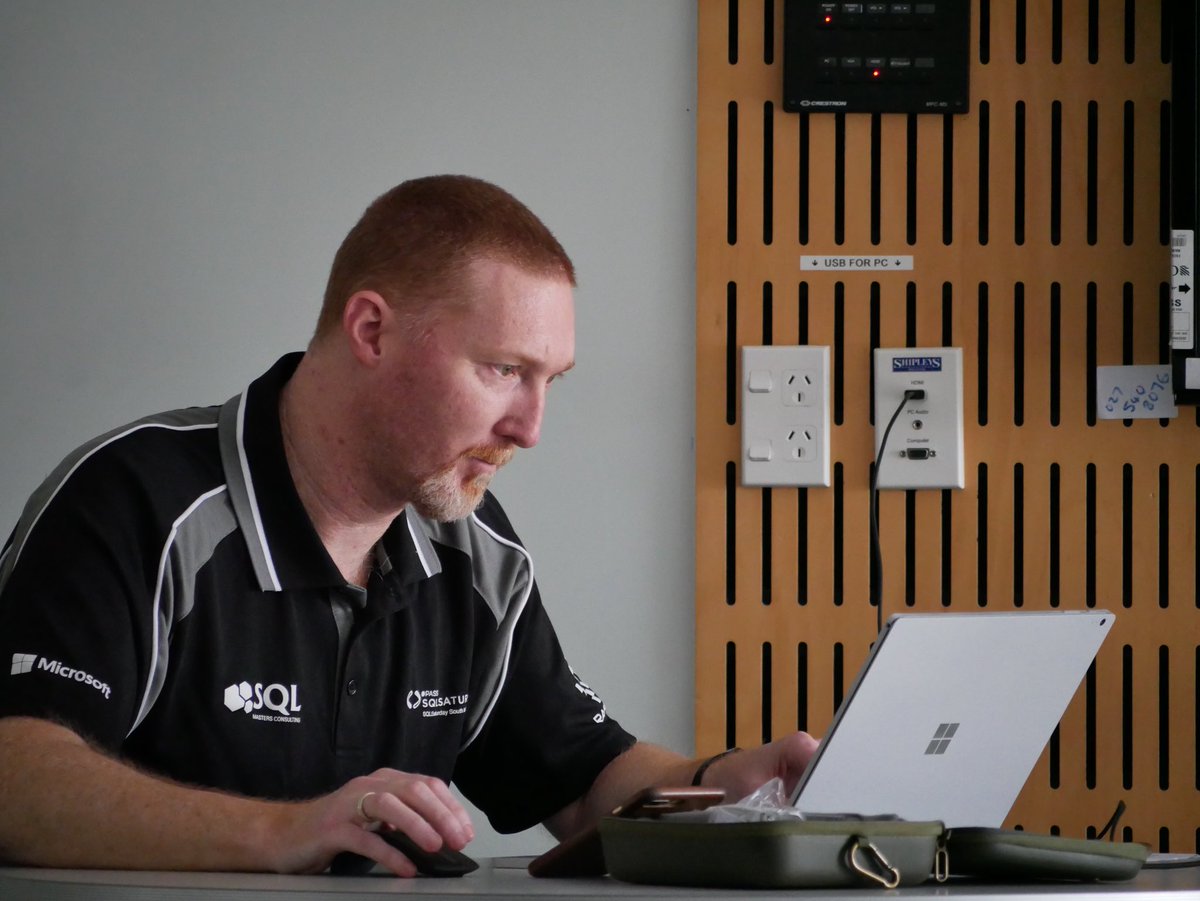 nztechtweet's tweet image. SQL Ops Studio looks awesome. Nice intro @Warwick_Rudd #sqlsat712