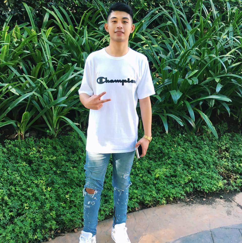 sherepbeh's tweet photo. Ang gwapo diba? Ang fvckboy ng La Salle! Animo! Daks at sarap na sarap si ate girl. 🌵🌵🌵

Full video : https://t.co/MZ7ePPGb7M https://t.co/QQRMepjJ5g