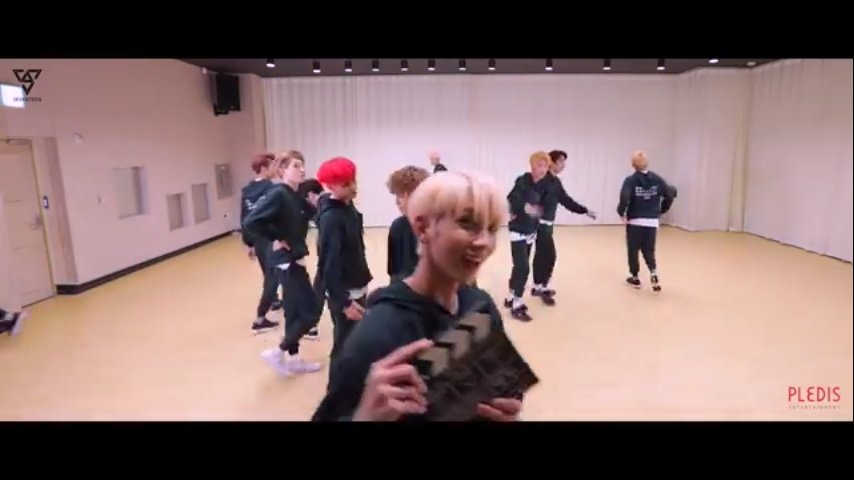 Pink_1328's tweet photo. Basta seventeen, Retweet agad! 😂💎

Arayttt👌✨

#PhCarats #3YearsWithSEVENTEEN  @pledis_17 https://t.co/cdBImKS9gJ