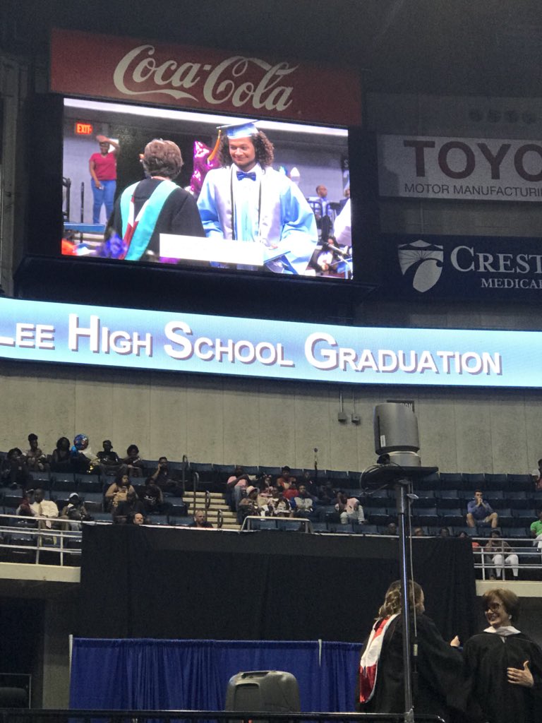 BrandiePaseur's tweet photo. #LeeHighGraduate #classof2018 #onegoalaccomplished #wearenotdone #chasingadream #MobileBound #BishopStateBaseball https://t.co/c0pxJIlaj3