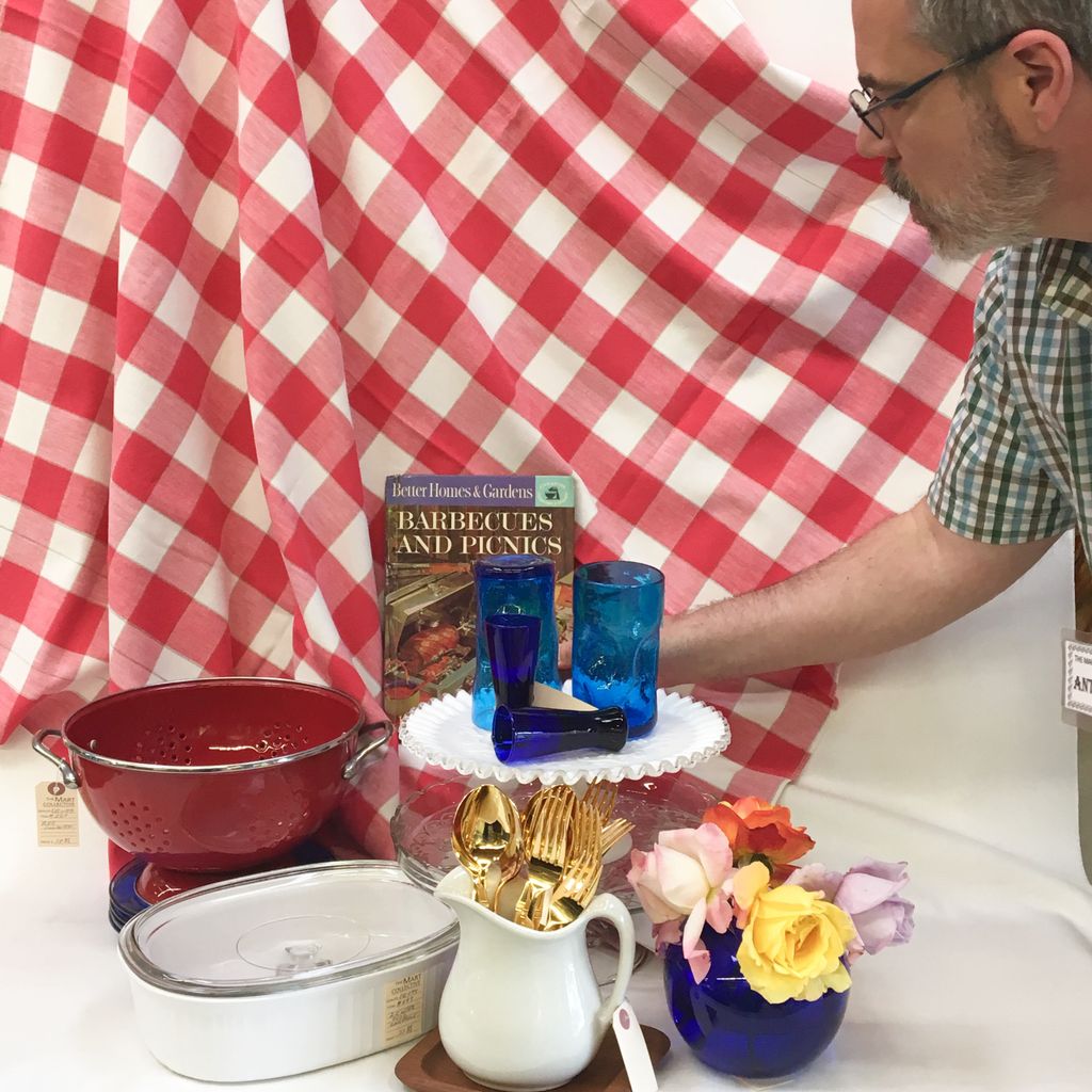MartCollective's tweet photo. OPEN MEMORIAL DAY! If you need any last minute bits or bobs for your party this weekend! Stop by! Be sure to say hi to Anthony caught, here, in the act styling the shot! #venicecalifornia https://t.co/iqsOx7nB2Y