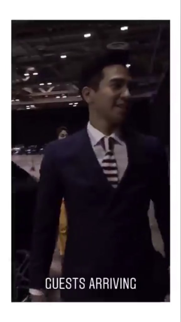 Artitaya_C's tweet image. งานแบบไฮโซมากกกก นอกจากจะได้แต่งชุดหรู ได้นั่งรถหรูไปงาน ยังได้มีโอกาสเจอกับบรรดาคนในวงการแฟชั่นทั่วโลก มีทั้งทีมผู้บริหารแรนด์ ดาราดังจากทั่วเอเชียและระดับโลก เจ๋งอ่ะลุง ดีใจที่เขาเลือกลุงและลุงก็หล่อแพงสมงาน สมแบรนด์เขามาก👍
#popezaap #ThisIsBOSSxTHanavat