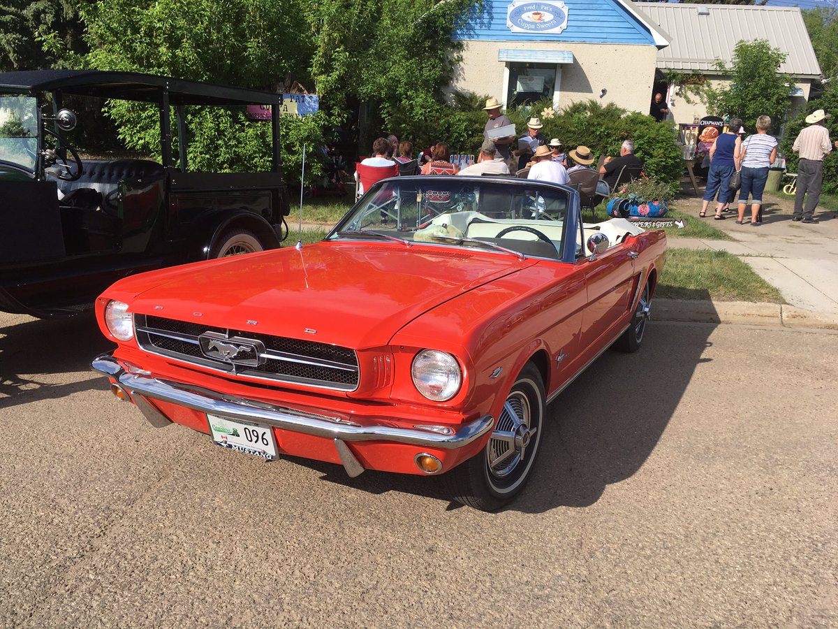 hookhorse's tweet photo. Busy night at Fred and Pats Cuppa Sweets in Bashaw. Great cars and company! https://t.co/KQB1knAqjO