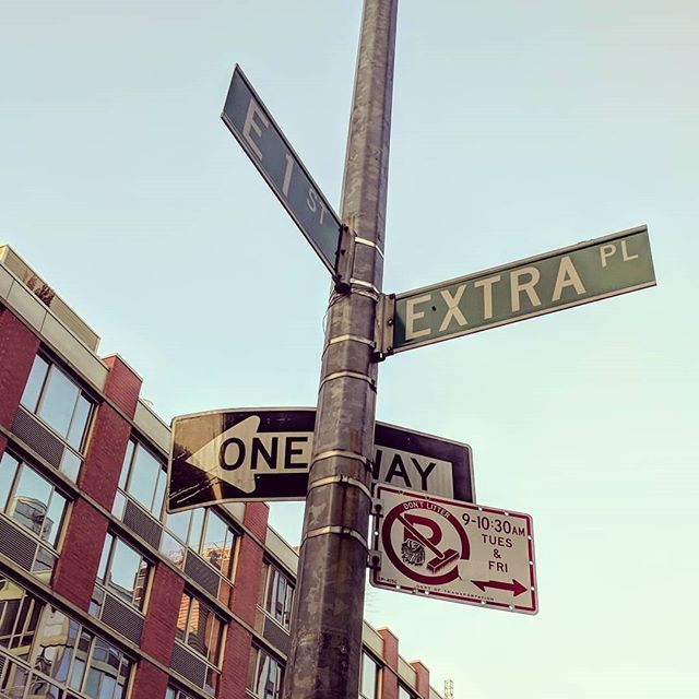 Madam_Pince's tweet image. You learn something more about NYC every day. #extraplace #latergram ift.tt/2KXuezz