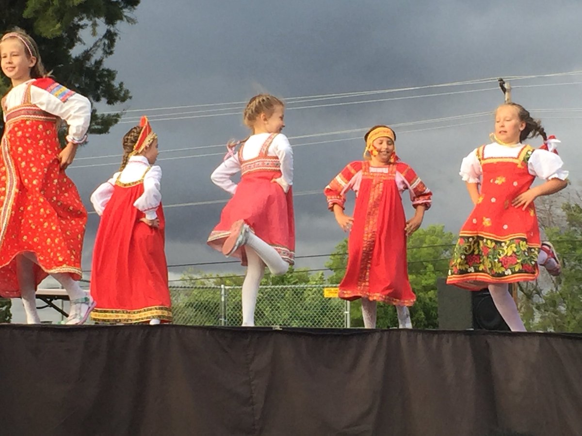 jen_petroff's tweet photo. Lietz puts on one amazing Multicultural Night! @LietzPrincipal @lietzhsc @SueMalloy10 @USD_SUP https://t.co/OoAa7XPTU5