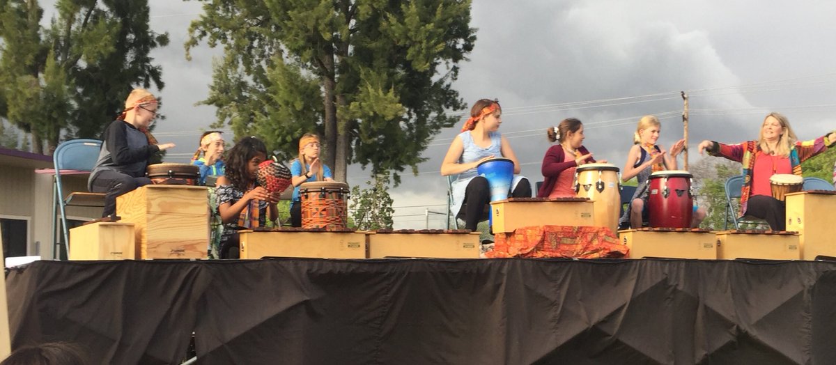 jen_petroff's tweet photo. Lietz puts on one amazing Multicultural Night! @LietzPrincipal @lietzhsc @SueMalloy10 @USD_SUP https://t.co/OoAa7XPTU5