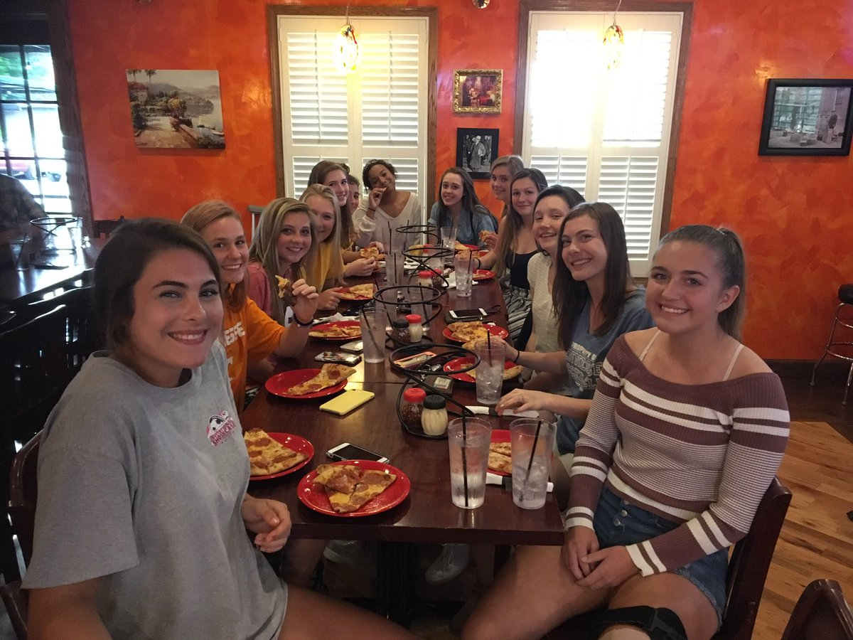 TSC02Showcase's tweet photo. TSC 02 Showcase fueling up at Mafiaoza’s before their State Cup Quarter Final game on Saturday. Good luck girls from the Don!

@TNSoccerClub @TennesseeSoccer @TSCECNL @Mafis_Franklin https://t.co/xaNhmMQwsf