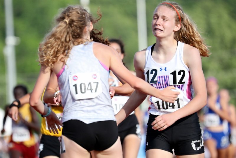 greghall24's tweet photo. The ladies from Washington HS went 1-2 in the C4 800. Mikayla also won the 1600. She would like to add the 4x800 and 3200 gold to her resume on Saturday.
1) Mikayla Reed SR @CoachOlszowka SR 2:15.26 (@MIZ_TrackField commit) 
2) Claire Ayers @CoachOlszowka JR 2:16.05
@KcPrepReport https://t.co/sxfFt1efK8