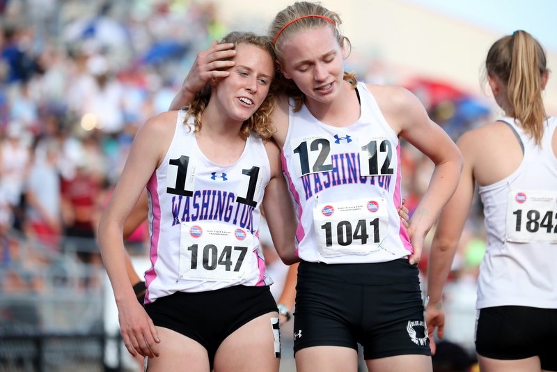 greghall24's tweet photo. The ladies from Washington HS went 1-2 in the C4 800. Mikayla also won the 1600. She would like to add the 4x800 and 3200 gold to her resume on Saturday.
1) Mikayla Reed SR @CoachOlszowka SR 2:15.26 (@MIZ_TrackField commit) 
2) Claire Ayers @CoachOlszowka JR 2:16.05
@KcPrepReport https://t.co/sxfFt1efK8