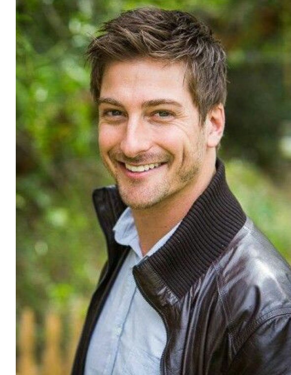 silvia_cg's tweet photo. Pausa para apreciar a beleza do Daniel Lissing 😊❤️#wcth #hearties #whencallstheheart #jackthorton #daniellissing https://t.co/ibQPw2m0uI