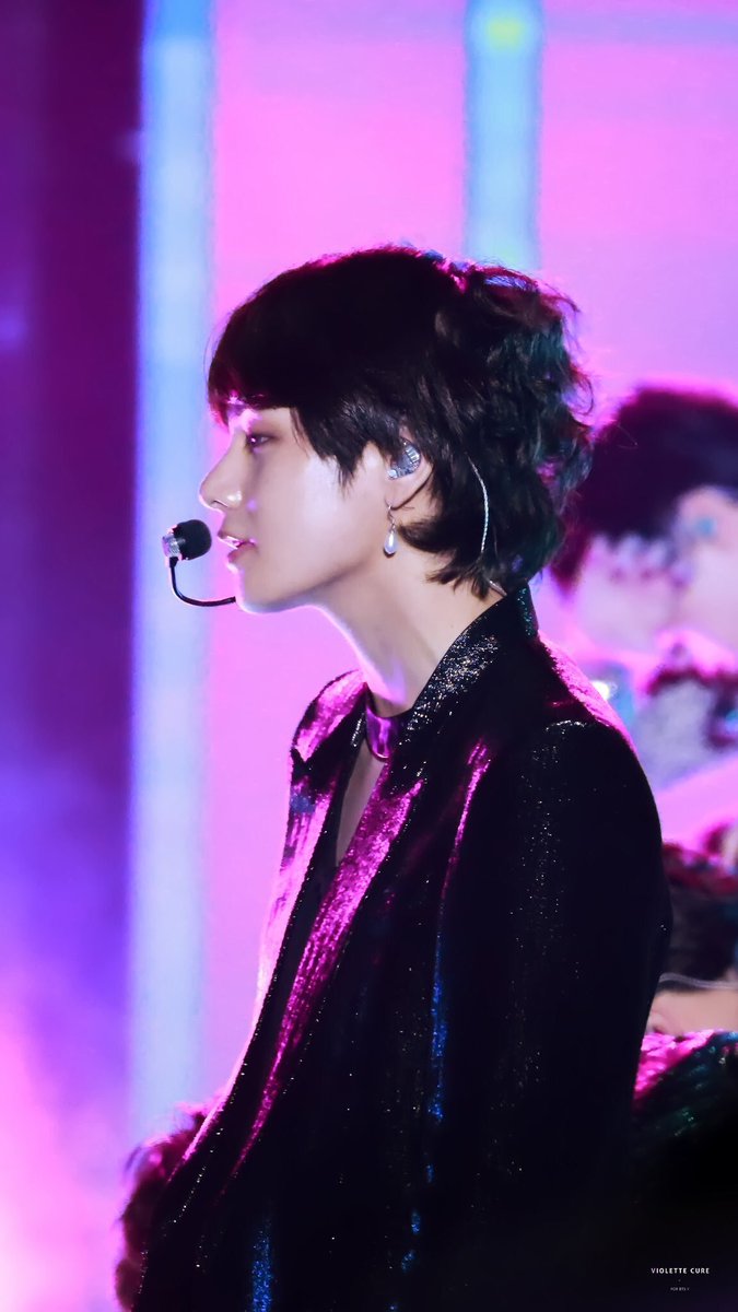 lyan333_kv's tweet photo. 나 지금 약간 좀 숨쉬는걸 잊었어....
김태형에 보라색이면 관 짜라는거죠?? https://t.co/FzkzYcwqgk