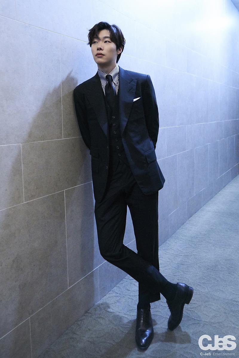 a man in suit 😻