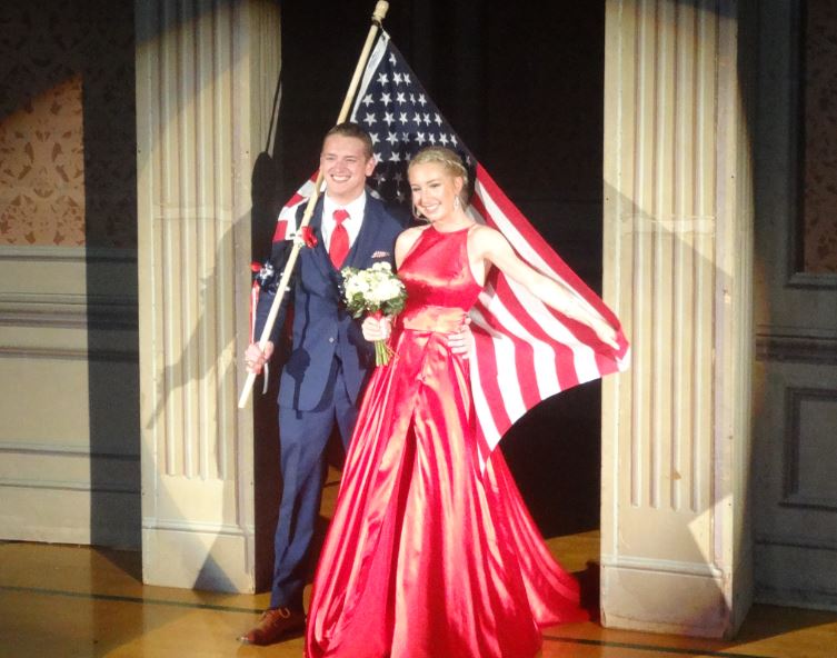 eMilwaukee's tweet photo. Some #Prom couples may disagree on politics, but they can all agree on this #MakePromGreatAgain @FoxNews @CNN @MSNBC @seanhannity https://t.co/rQRIydlTBn