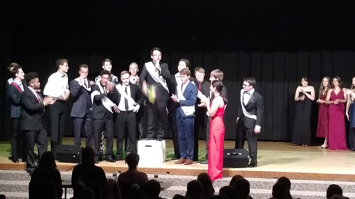 MaxeymizedLaker's tweet photo. Congratulations to Mr. VHS 2018 Elliott Yu @Valpo_Schools @ValpoHS411 https://t.co/7VsahnJXUD