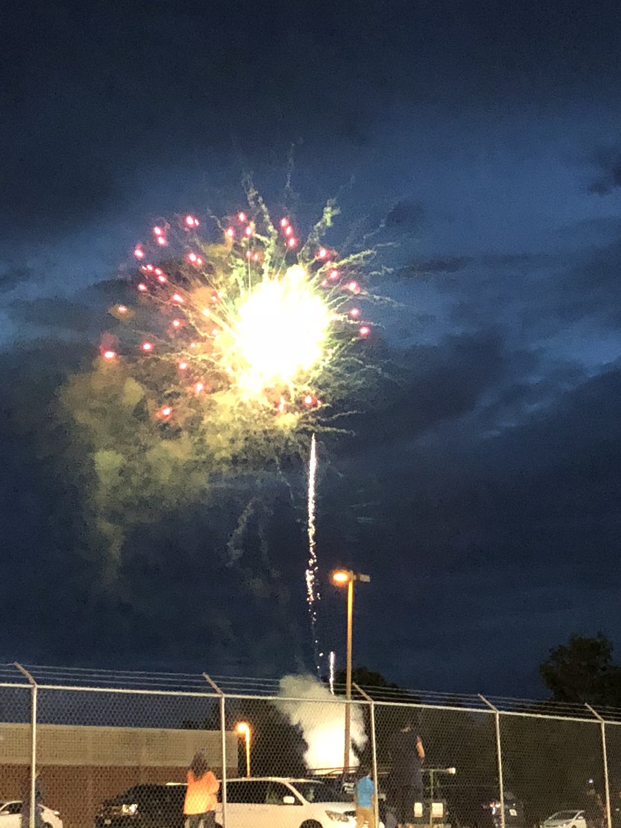 istaypersistent's tweet photo. Congratulations to the Woodland High School class of 2018 graduates!#youdidit!#timeforanewchapter!#takeontheworldandbegreat! @WHS_HCS https://t.co/q8RiQjaFsO