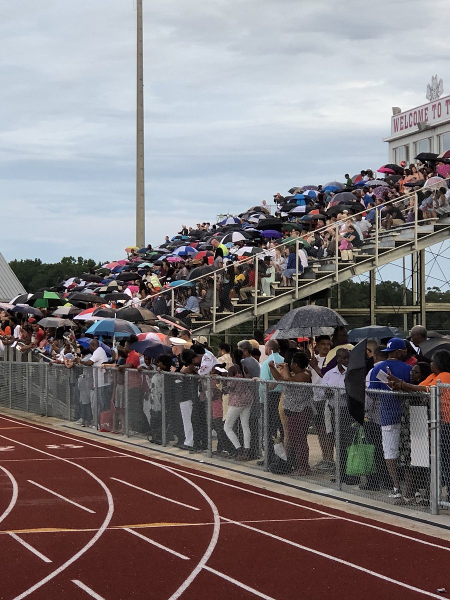 istaypersistent's tweet photo. Congratulations to the Woodland High School class of 2018 graduates!#youdidit!#timeforanewchapter!#takeontheworldandbegreat! @WHS_HCS https://t.co/q8RiQjaFsO