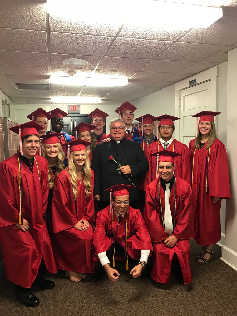 evdiocatholicsc's tweet photo. Go Cardinals!
@WashCathSchools 
Class of 2018 https://t.co/06YqEgNFJk