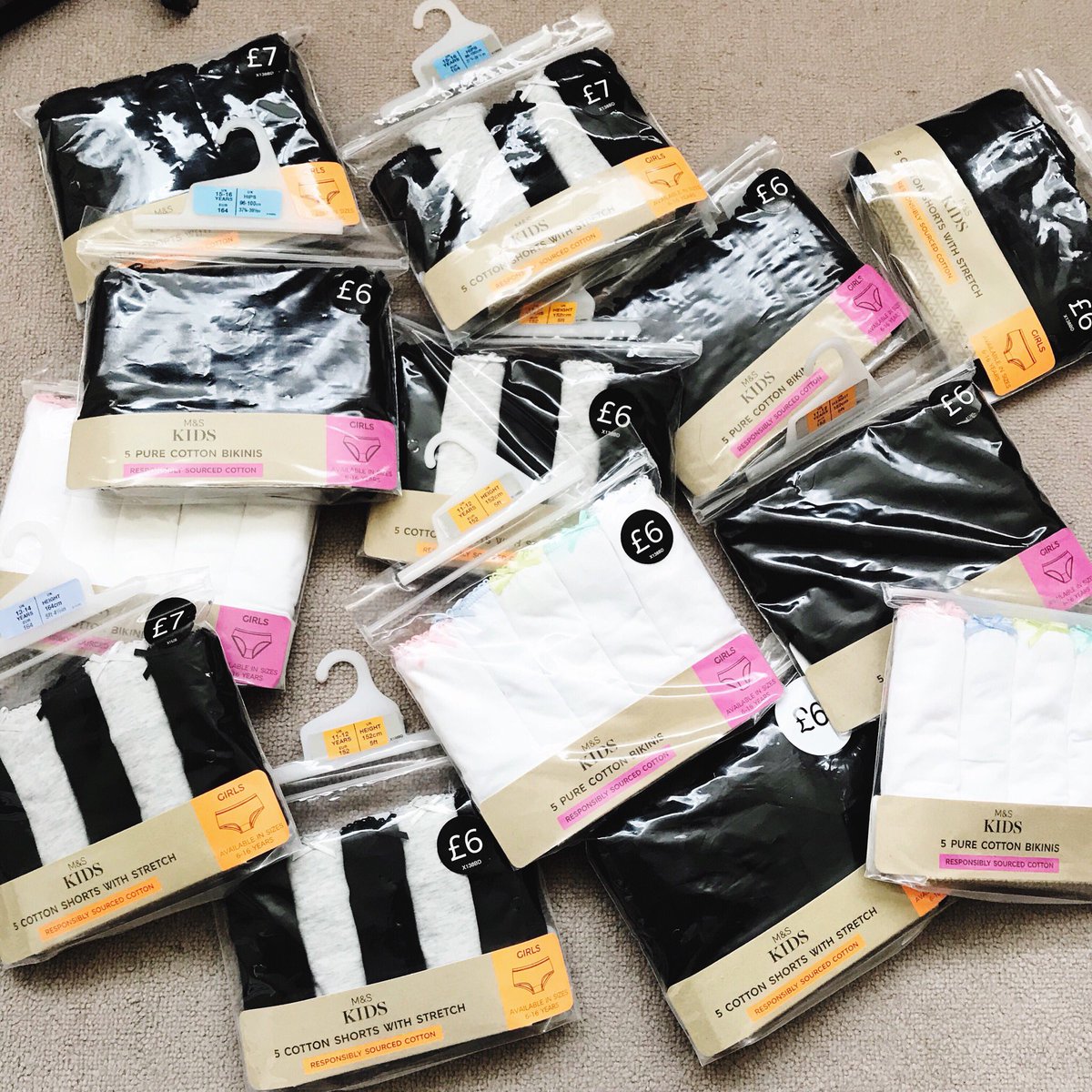 RedBoxHitchin's tweet image. We had the most amazing delivery from @marksandspencer Simply Food Hitchin last week! Thank you for fundraising for #theredboxproject and helping us beat #periodpoverty ❤️ 📦