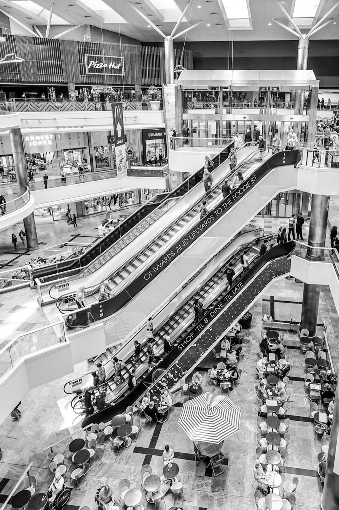 sotonmono's tweet photo. Southampton Photos of the Day - St Michael's Church &amp; West Quay Shopping Centre @HistoricalSoton @SeeSouthampton @iSouthampton @SotonEvents @Westquay https://t.co/iq39khskOE