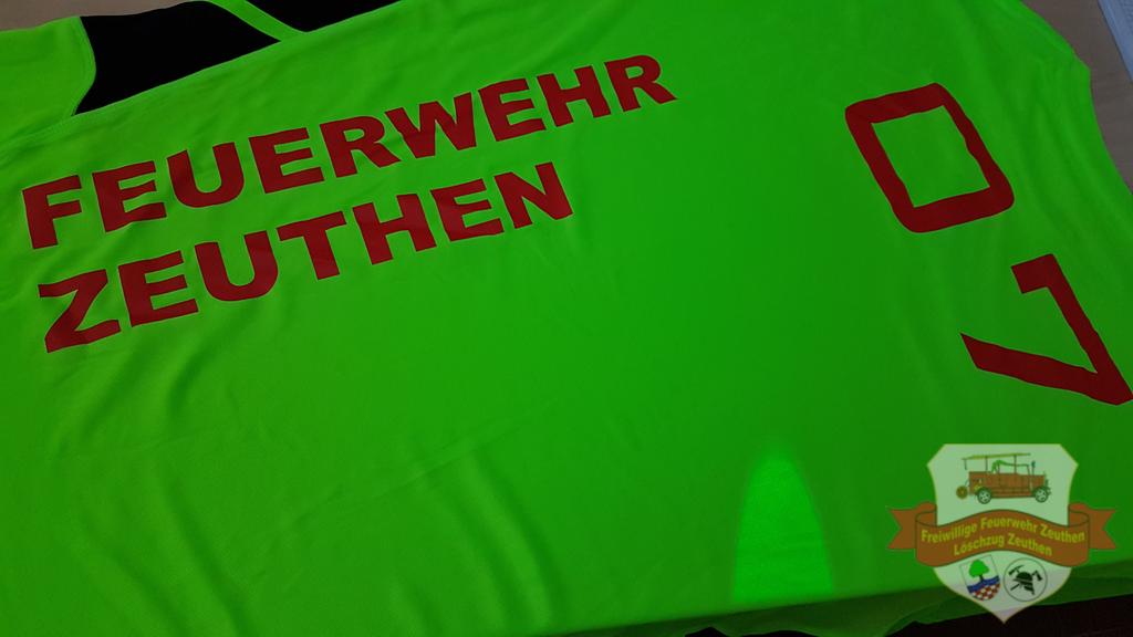 FFZeuthen's tweet photo. Auf zu @XLETIX nach Kallinchen... #Teamevent2018 #TeamworkRettetLeben

#Feuerwehr #FeuerwehrLDS #FeuerwehrZeuthen #Ehrenamt #Sportfrei #SommerSonneBlaueFlecken #Xletix #Xletix2018 #Kallinchen #DahmeSpreewald https://t.co/jgfvGXayxz