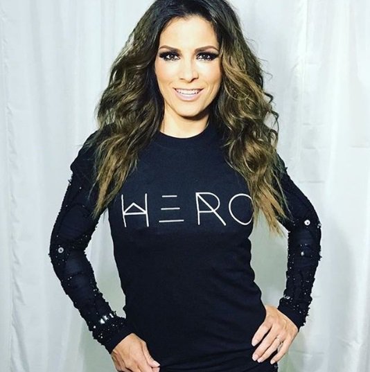 ¡Hola estimada <a href="/alexrosaldo/">ALESSANDRA ROSALDO</a>! Nos encanta y admiramos la #Hero que eres en ayudar a que perros puedan tener un hogar por medio de la adopción. #TuEresHero #JuntosPodemosCambiarMexico #CompraConCausa #Hero trabaja junto con <a href="/rescatovidas/">Rescatando vidas, regalando amor, A.C.</a> para hacerlo posible jointhehero.com