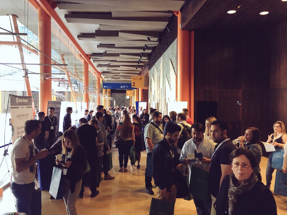 ¡ Aquí estamos! En dos minutos abrimos puertas!
Bienvenid@s al VI #econgress18
Disfrutadlo, exprimirlo y quemad las redes