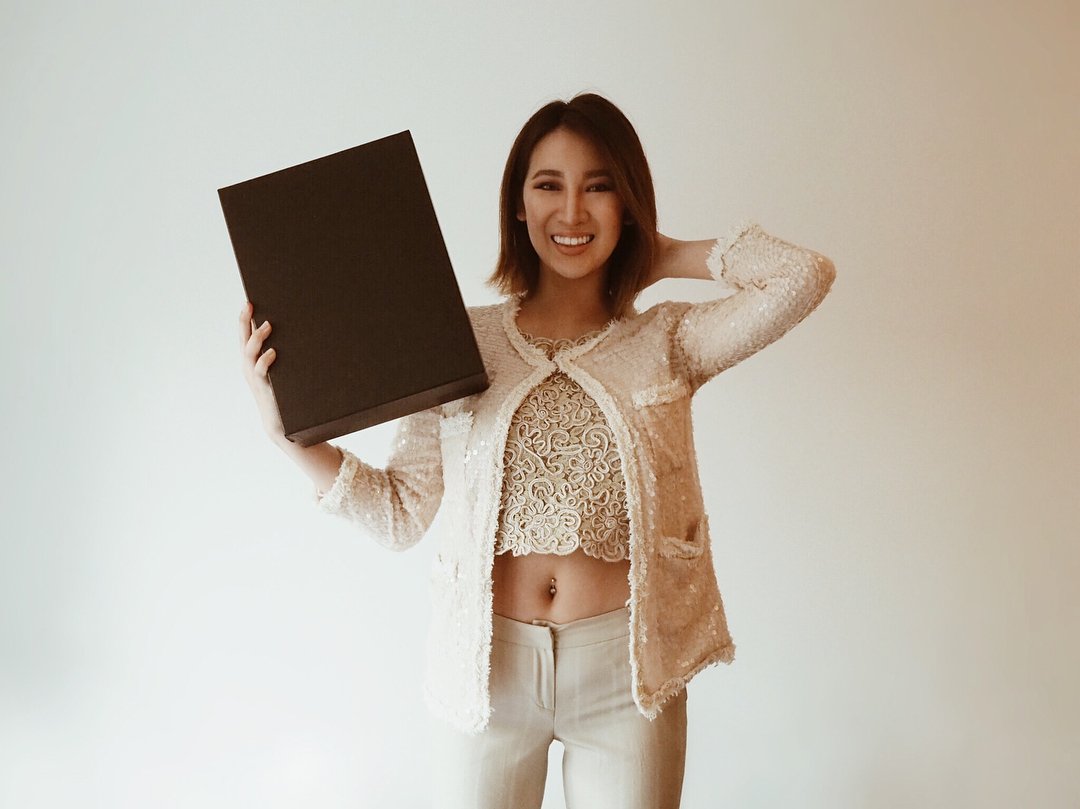 annlimited13's tweet photo. Mother's day gift of @AnnLouieLi  to her mommy Vicky. A classic with a touch of edgy-ness bag designed by Ann 👜💗

#annli #annlouieli  #travel #adventure #fashion #blogger  #AnnLiforChatoStudio  #asian #bloggerstyle #bloggerlife  #newhair #shorthair #taipei #taiwan #MothersDay https://t.co/x9lOhnkbUo