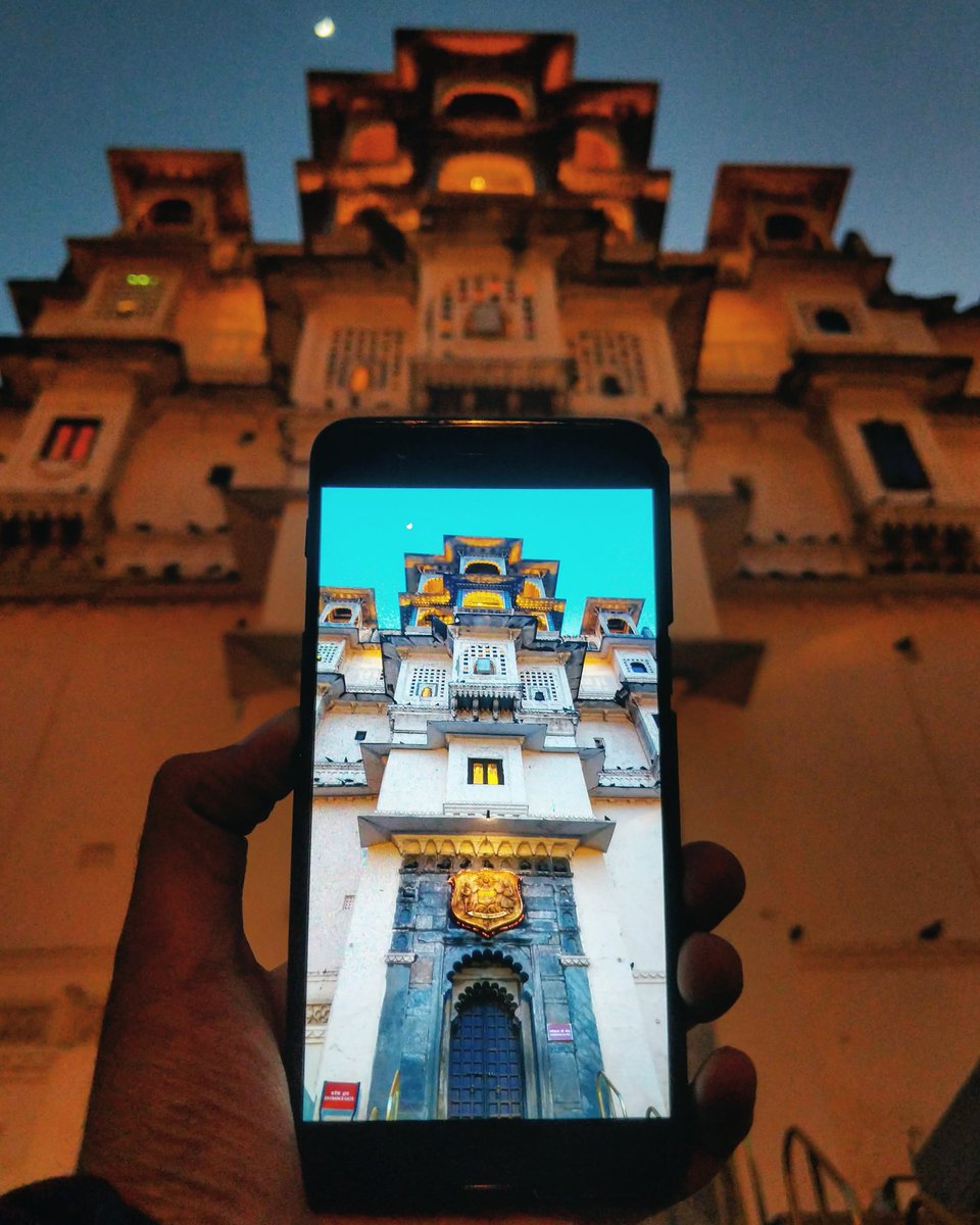 yourworldmylens's tweet photo. Graced by 🌙 City palace Udaipur at it's prime✨
#JaaneKyaDikhJaye #MonumentsOfRajasthan
#tripotocommunity
@my_rajasthan @tripoto @OnePlus_IN #Rajasthan https://t.co/jowR9Akh7f
