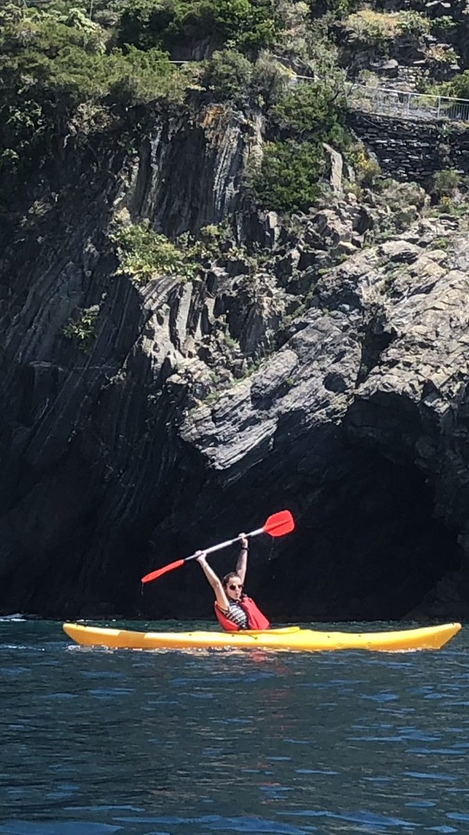 MicaelaJulian1's tweet photo. Kayaking yesterday in Cinque Terre was relaxing and fun! It was definitely good for our mental health!! 👌🏽#2018ldv @uwldolcevita #HLTLuwlax https://t.co/Fzo0QXwA6w