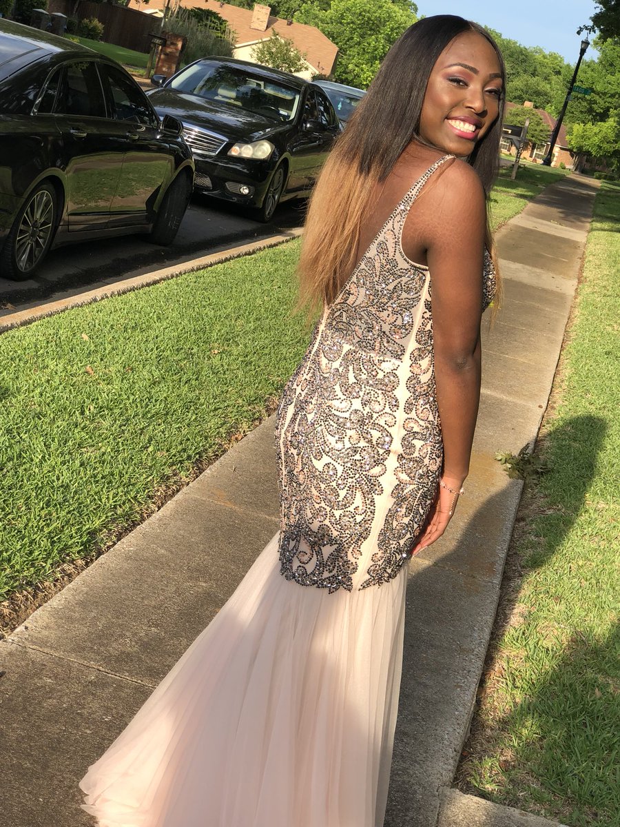 wilsonlex12's tweet photo. I’ll share my prom pictures with y’all😭💗 https://t.co/cehSuDMtO8