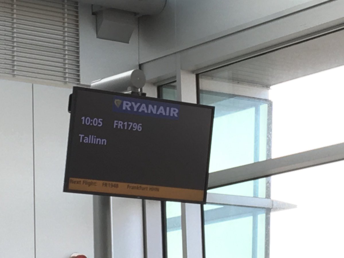 elcapitance's tweet photo. @IronMaiden Run to the boarding gate... Run for your fliiiiiiiight ... #Show47 #IronMaiden #LegacyOfTheBeast #LegacyOfTheBeastTour https://t.co/1rFjTmoQN7