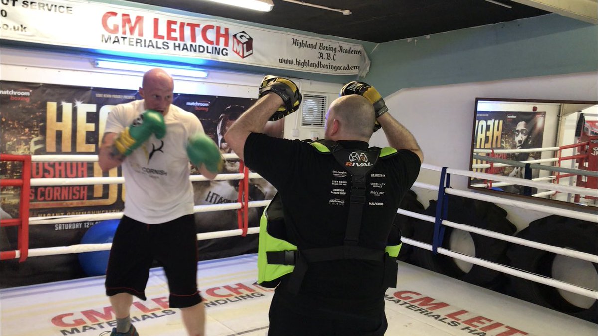garyhighlander's tweet image. Every part of me is sore this  morning 5 mile run followed by 12 rounds pad work with coach foy last night. Have good weekend 👊🏻.