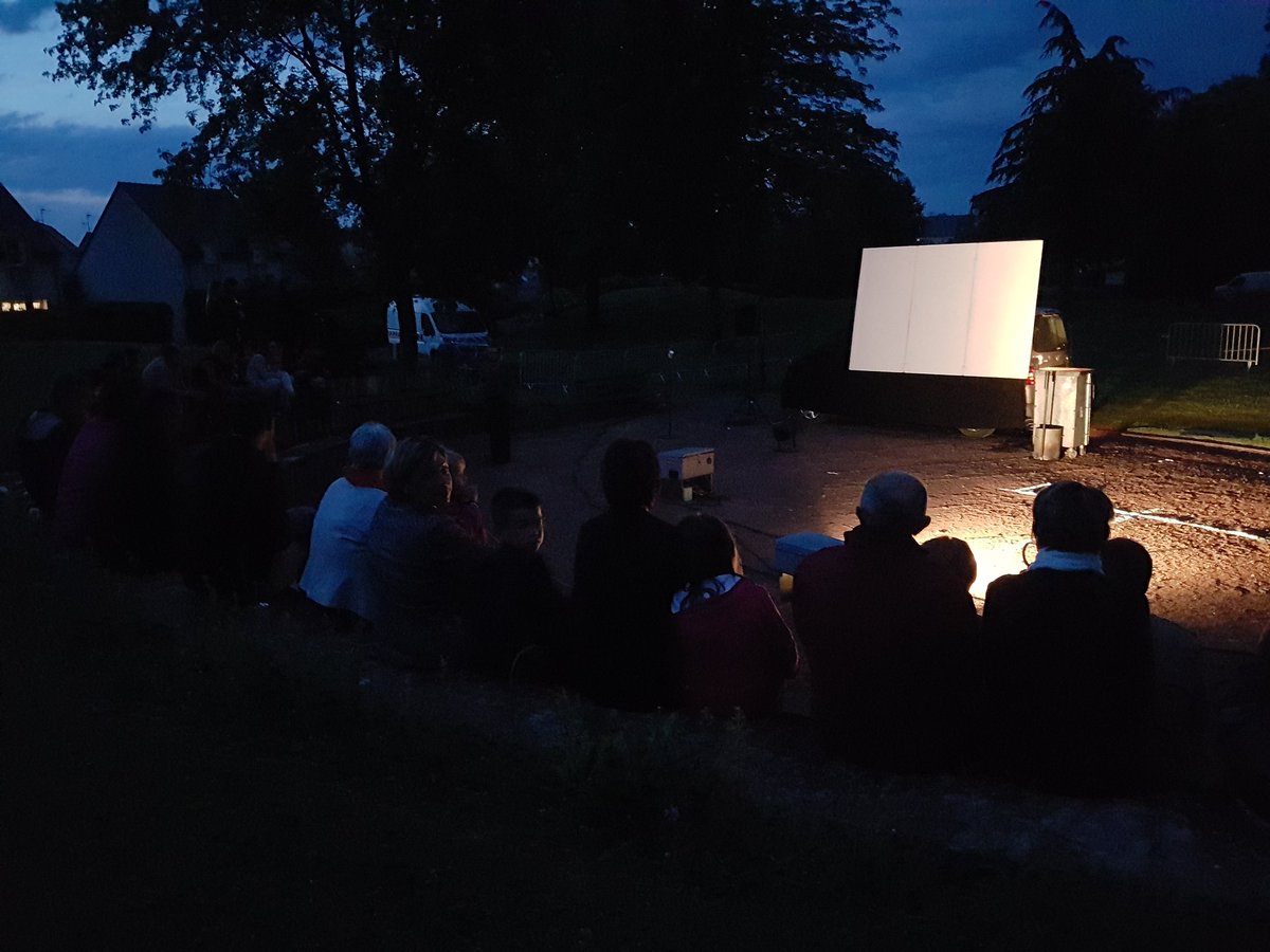 LongueJumelles's tweet photo. 📸 #4vents hier soir au Parc du Pré des Grilles✔ #cieventduriatt ↪#Mechecourte Une conférence burlesque très intéressante mélangeant humour et "pyrotechnie imagée" 😁 avec un public très attentif 😄❇
📣PROCHAIN RDV #4VENT 📆16/06
➡ #Fete DE LA BIÈRE🍻 ET DE LA MUSIQUE🎶🎵 https://t.co/fiMcCe9XMW
