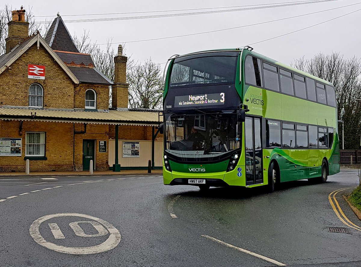 SouthernVectis's tweet photo. GA>SATURDAY 26/05/18
Good morning.
Are we all looking forward to a hot Bank Holiday Weekend?
Team Vectis here already hard @ work getting your buses ready.
We hope that you enjoy yourselves whatever you're up to &amp; we look forward to seeing you around https://t.co/E03VLxHzQ0