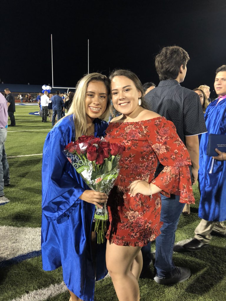 jocyebenitez's tweet photo. 2k18 🎓❤️ https://t.co/v0Tz9xihSC