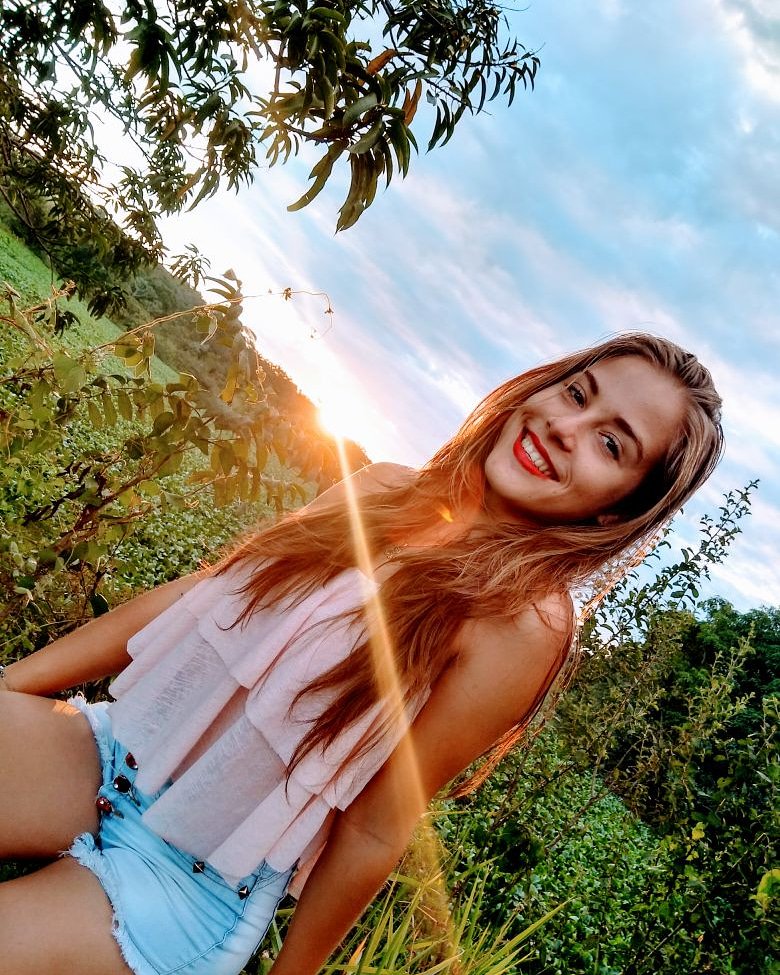 LoopesMaryh's tweet photo. • Seja Voc�� Mesma O Motivo Da Sua Felicidade !!! 🌻💛 https://t.co/TGWe2naDEP