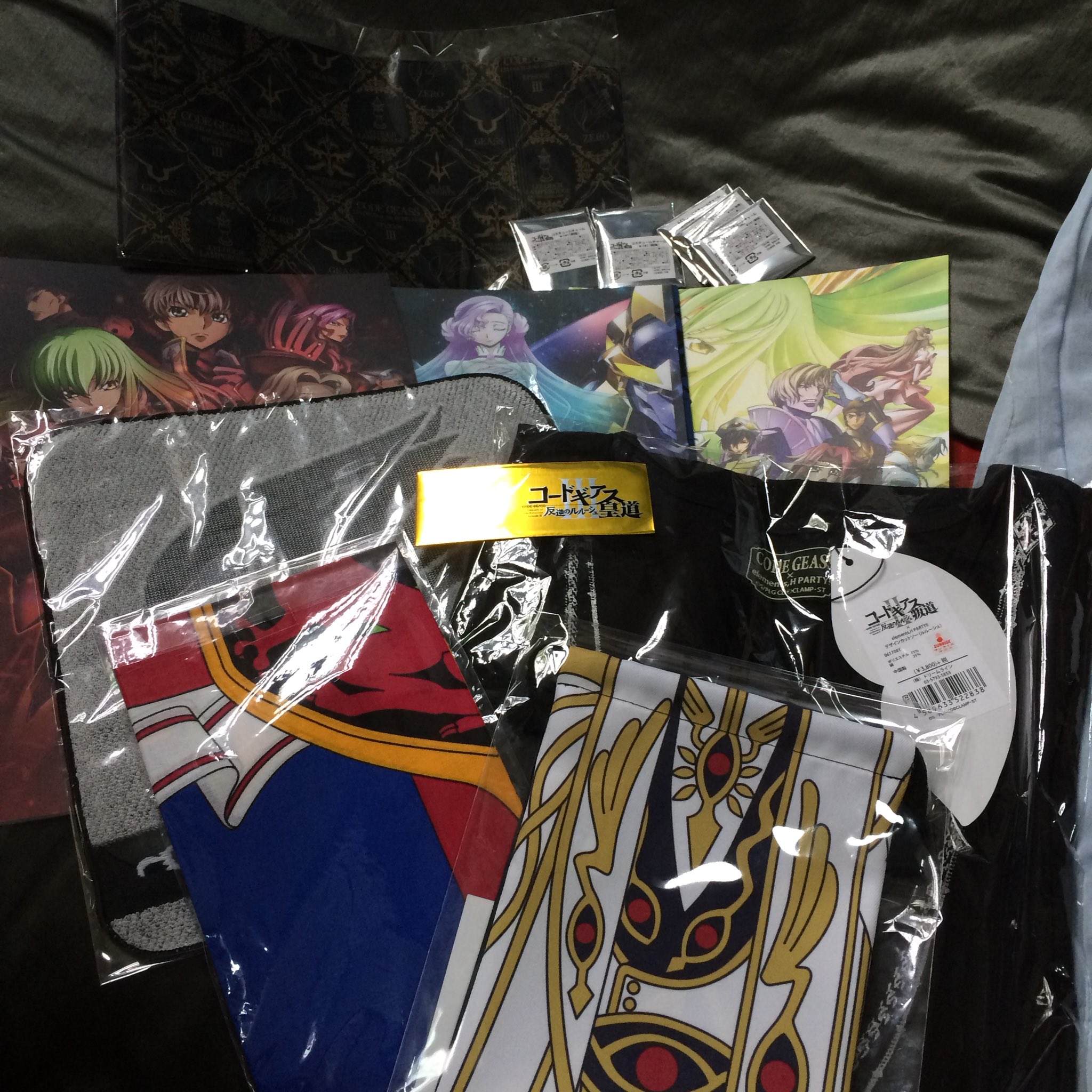 Scatman Orange 劇場版コードギアス反逆のルルーシュ 皇道観てきた ネタバレは控えるので購入グッズのみ パンフ3冊とブックカバー ゼロミニタオル 国旗バンダナ デザインカットソール 叛道コスチュームチャーム2 皇道コスチュームチャーム3 ルルスザ服