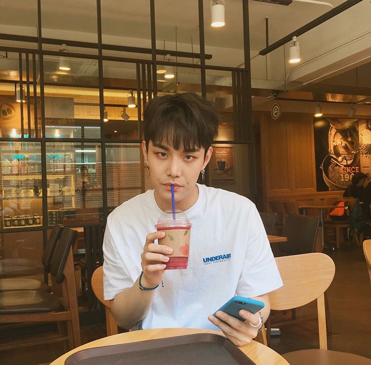 kantoarchive's tweet photo. an smooth man drinking smoothies 

    #KANTO #칸토 #최광렬 #REPETITION #SALTY https://t.co/IniInSOngs