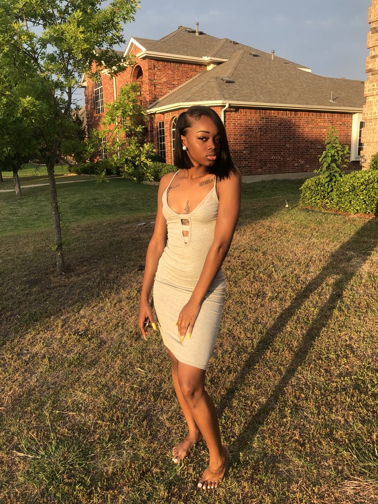 Mya_Bowman_'s tweet photo. Dressed up &amp; went no where 🙄 https://t.co/jeWFc7Wega