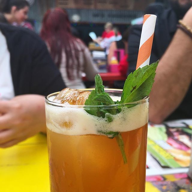 juanluis11's tweet photo. Para iniciar un rico trago de mezcal, jengibre y cerveza  en #ComedorLucerna 😍🍹✨ #CDMX #adictosalaciudad https://t.co/ru9MUydTdO https://t.co/4T5uyjLz9T