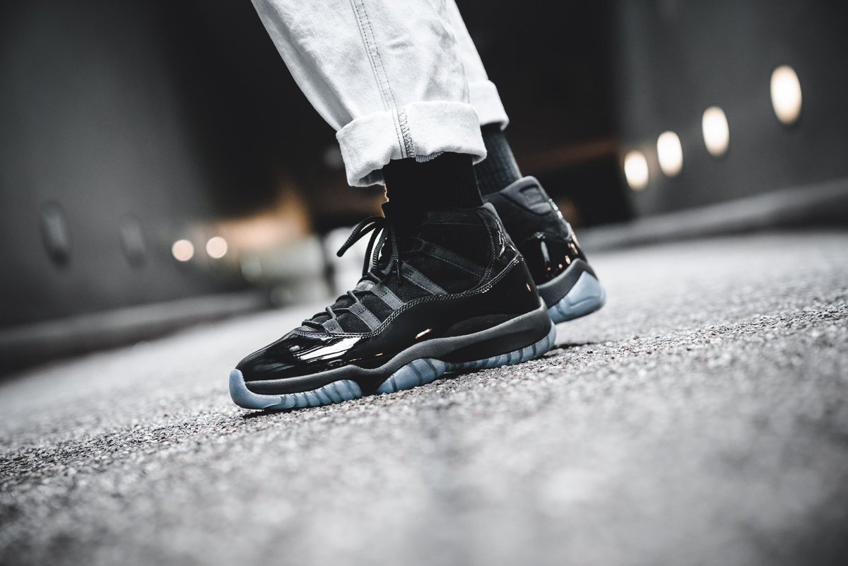 cap and gown retro 11