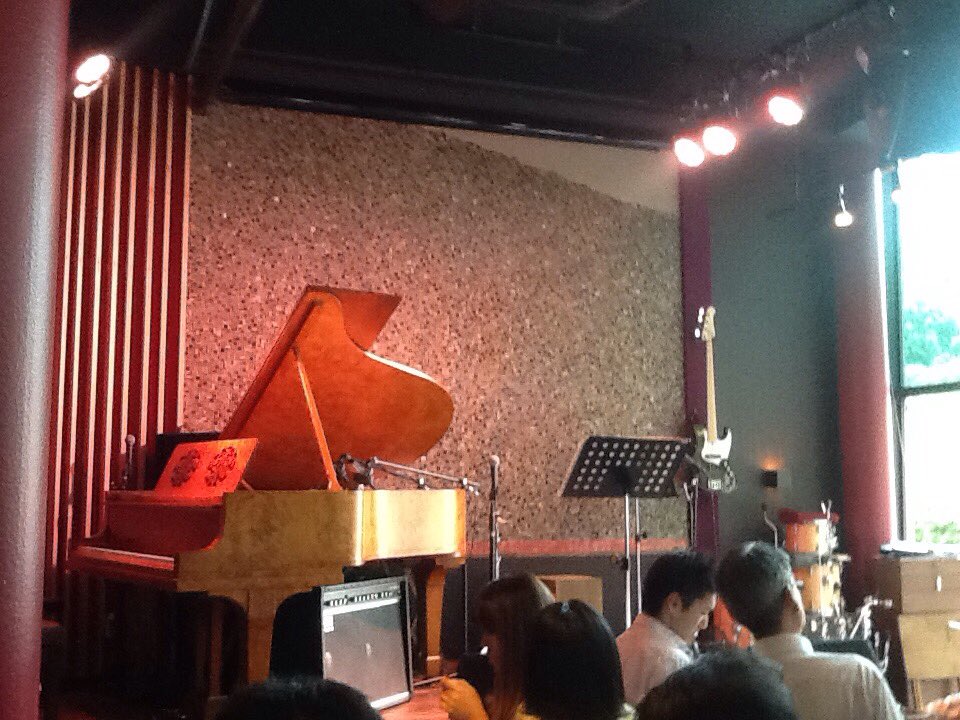 tino950's tweet image. ライブ終わったー。クラシックも好きだから。もっとあってもイイなぁ。師匠にはキツいかもだけどww

#musictree  #田中正敏 #北参道グレープス #clarinet