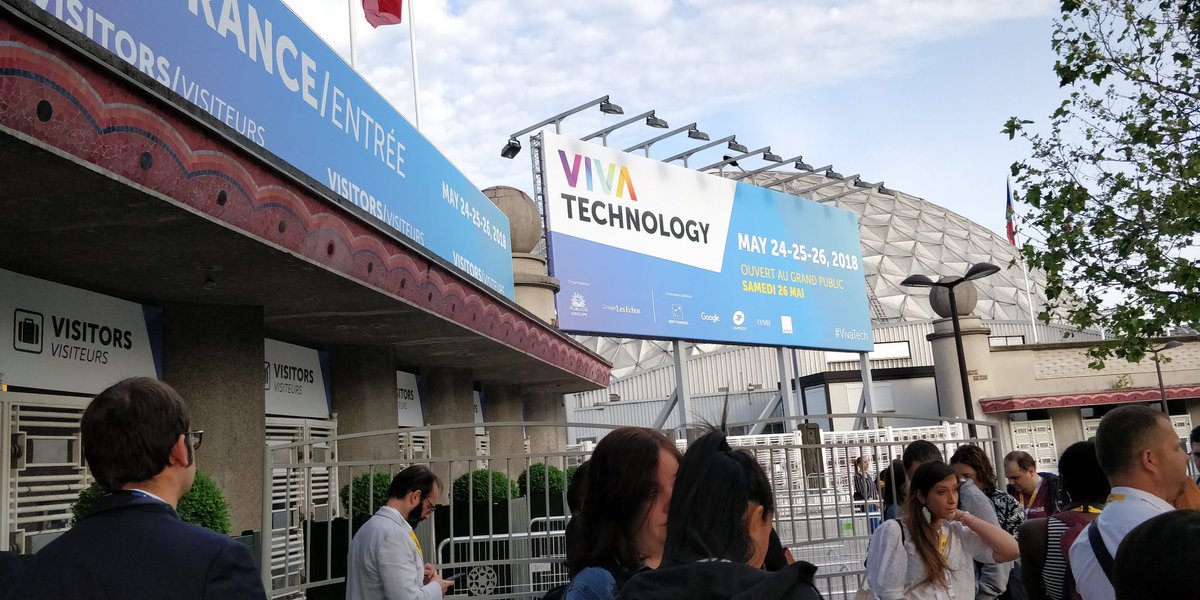 Fontaine_Ch's tweet image. C&apos;est la journée grand public à #VivaTech #Vivatech2018 #Vivatechnology2018 
Enfants parents fan de technologie et d&apos;espace

Passez un bon moment avec moi dans le module #Destiny de la station #ISS sur le stand @HPE_FR 

Facile à trouver ! 

Il y a un astronaute devant 😉
