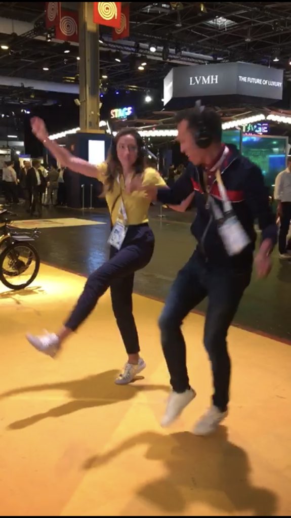 itskarlotte's tweet photo. Jour 3 et pas des moindres à #VivaTech ! Voyons si j’ai toujours autant d’énergie 😁
Ps : coucou @olivier_roz ! La vidéo n’a pas marché hier alors aujourd’hui tu gagnes une photo 😎
#teampostale #bonnehumeur4ever #SimplifierLaVie https://t.co/Ubro53et0E