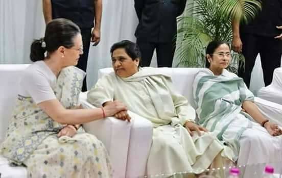 Gitanjali_DS's tweet photo. One don't know Hindi or #English
One don't know #Hindi or Bengali
One don't know English or #Bengali. 

Wonder what are they discussing!! 🤔

#OppnVsModi https://t.co/2g7lfmdFMC