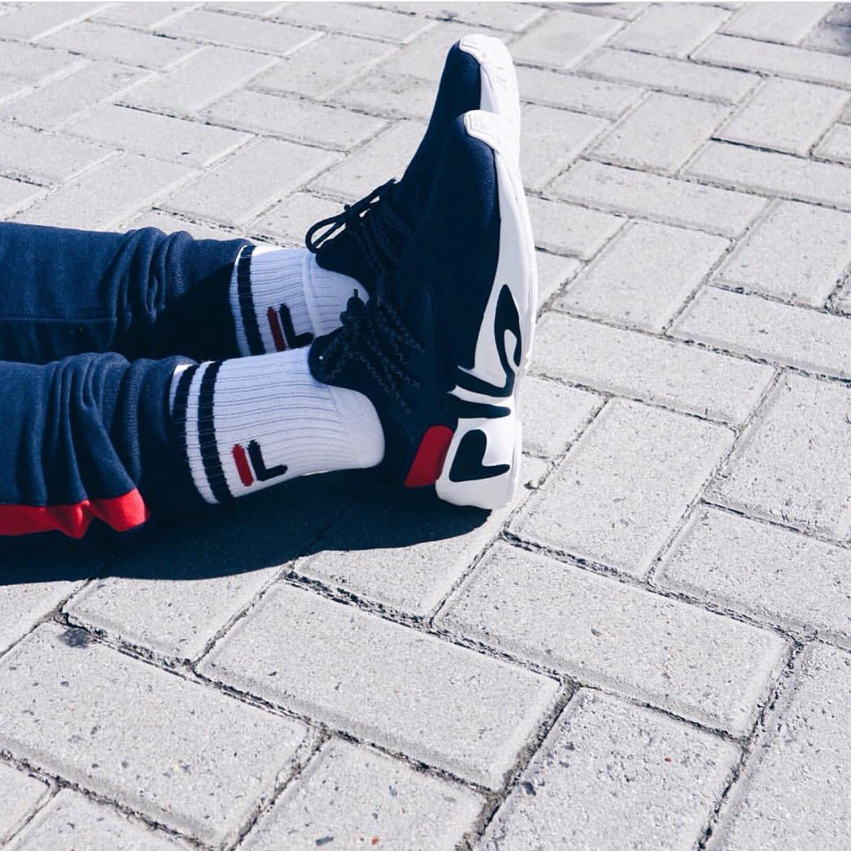 Fila_RSA's tweet image. • ARCHiVE x FiLA • 
a dope shot of the @archivesa mindbreaker Colab kicks as seen on @kimberleylombard 
#FiLAmily #fila #FiLArmy #snobshots #sneakerporn #sneakergame #kickass #kicks #OG #classics #90s #90sflava #streetwear #sockporn